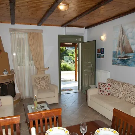 Irini's Traditional Kefalonian House Casa de Campo *