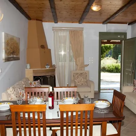 Irini's Traditional Kefalonian House Casa de Campo Lixúri