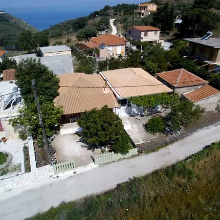 Casa de Campo Irini's Traditional Kefalonian House Lixúri